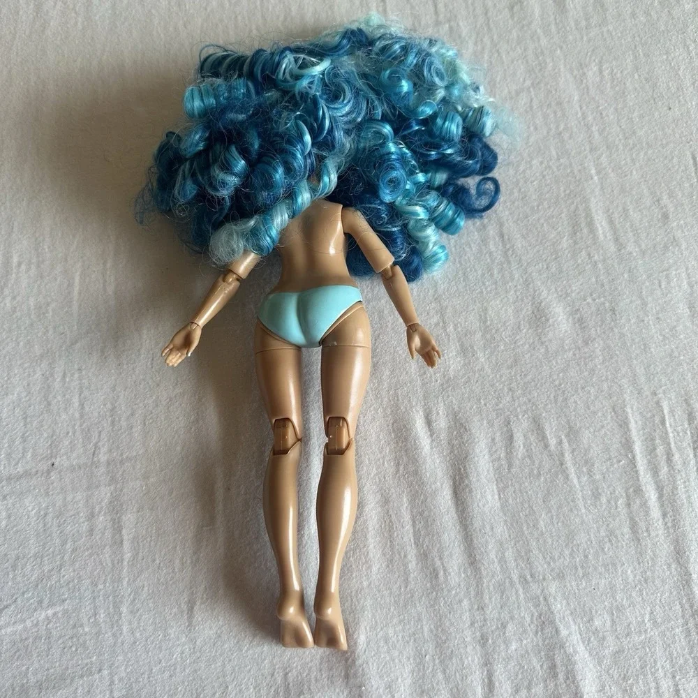 Rainbow High Winter Break Skyler Bradshaw Nude Articulated Fashion Doll Curly
